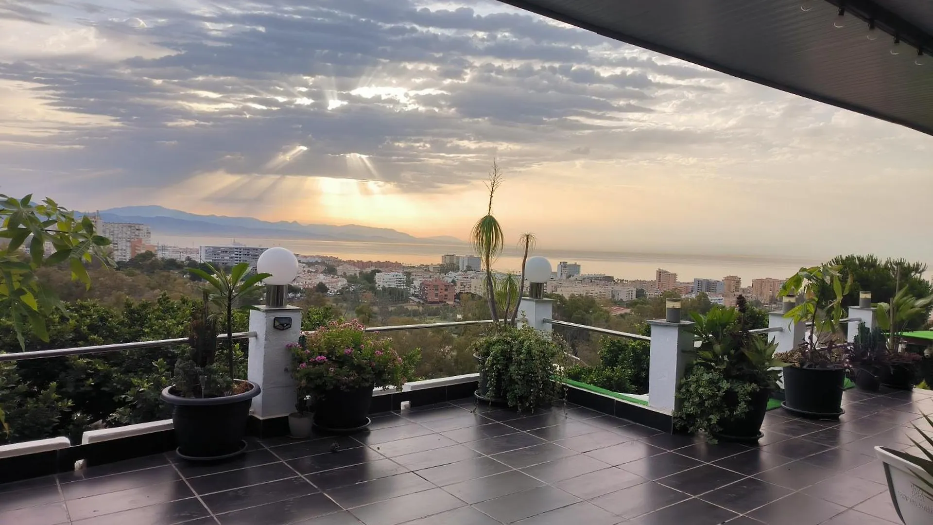 Pinar Suites Habitaciones Torremolinos Homestay