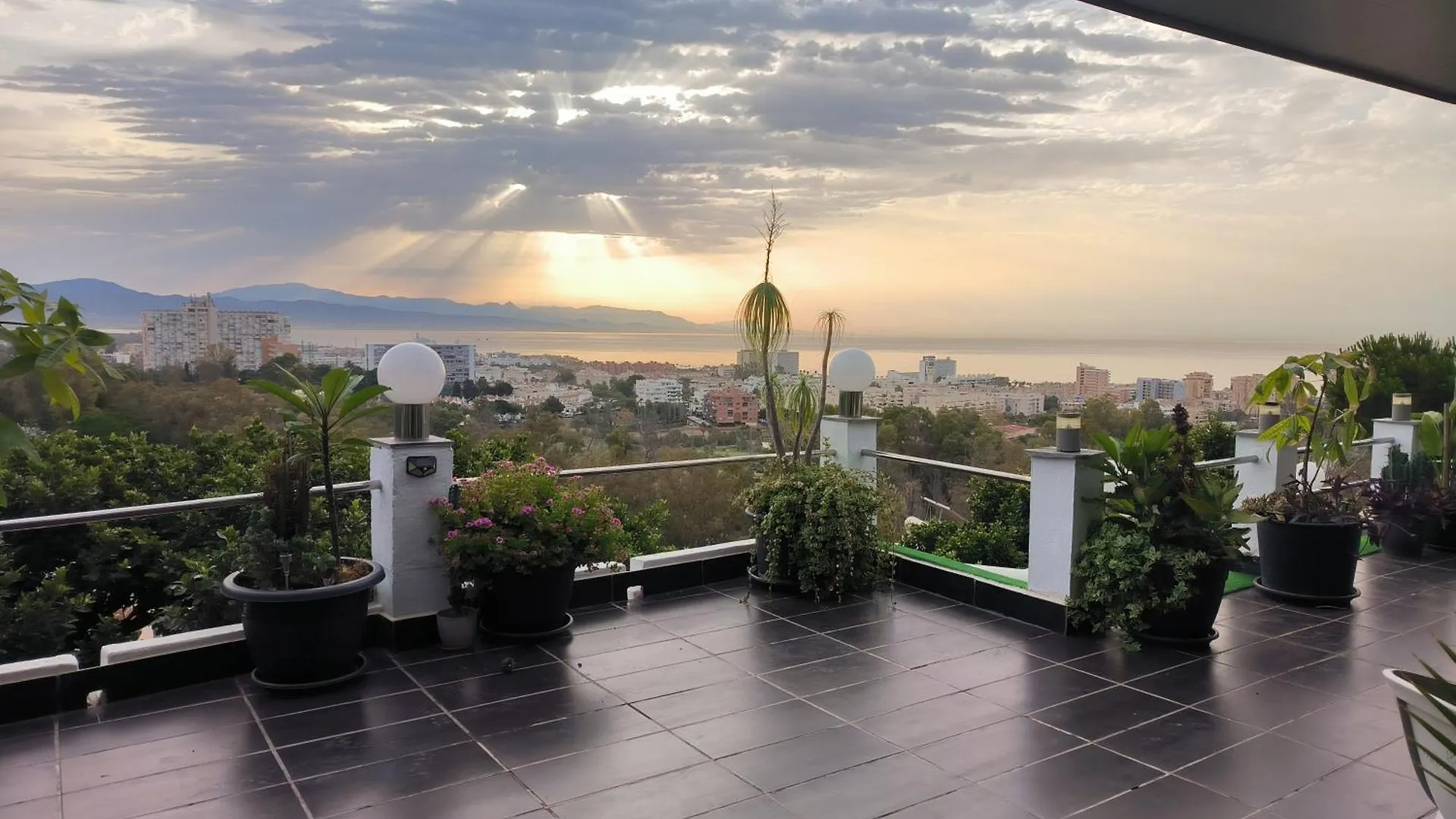 Pinar Suites Habitaciones Torremolinos Homestay